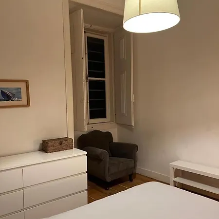 Quarto No Chiado Centro De