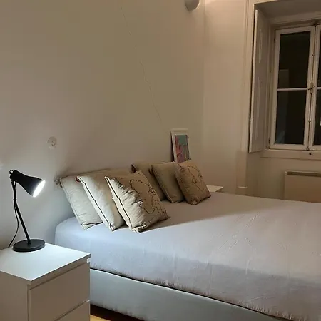 Quarto No Chiado Centro De
