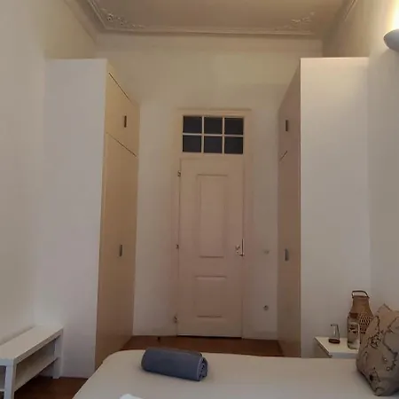 Quarto No Chiado Centro De *